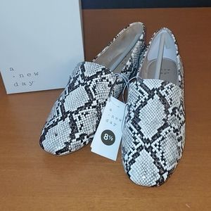 🆕️NWT, Woman's Flats